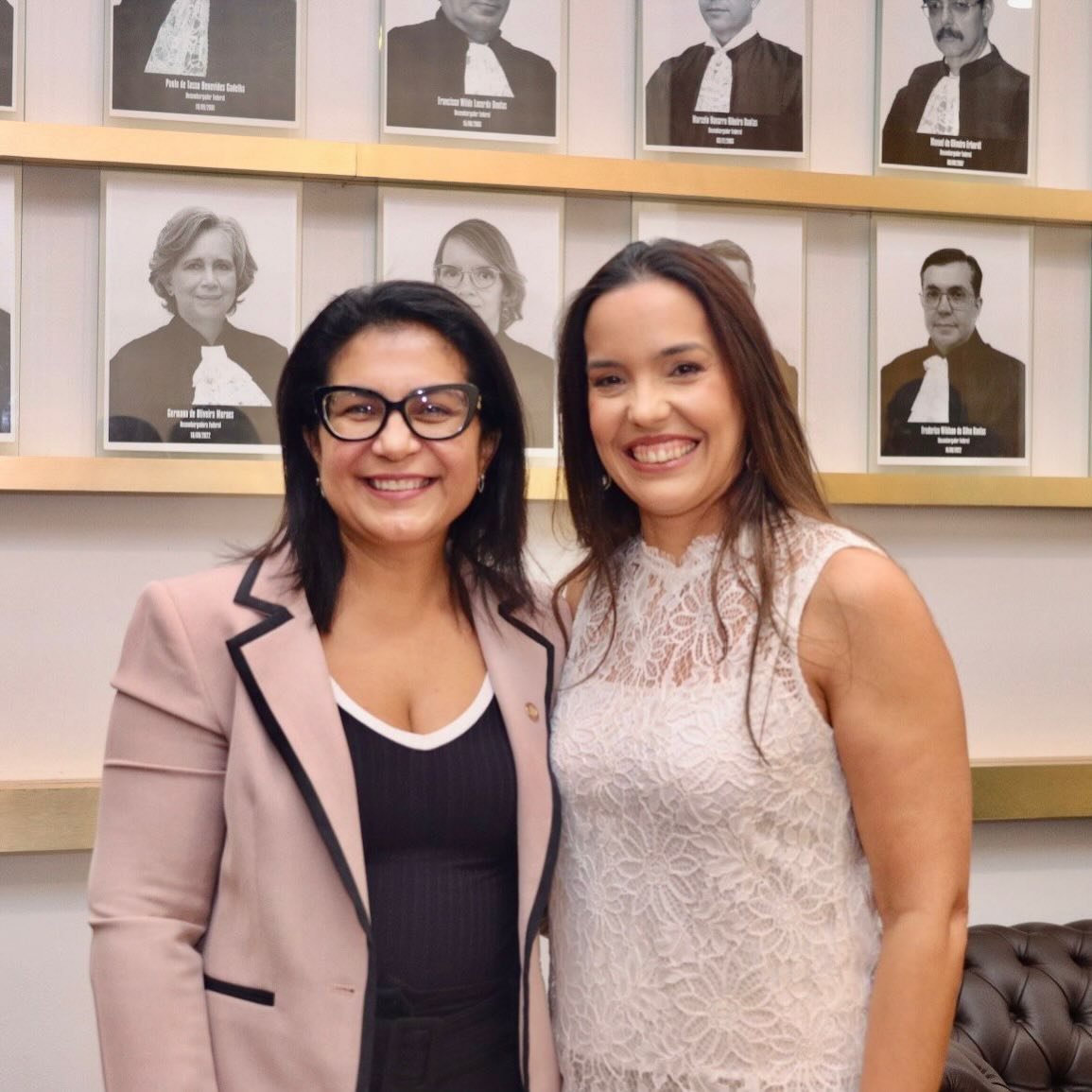 Em cerimônia realizada nesta quinta-feira (5/2), a delegada da Polícia Federal Adriana Albuquerque de Vasconcelos tomou posse no cargo de superintendente regional da Polícia Federal em Pernambuco. A vice-presidente da AMEPE, Ana Veras, representou a entidade no evento e desejou sucesso à delegada na nova função. Foto: Henrique Paparazzo