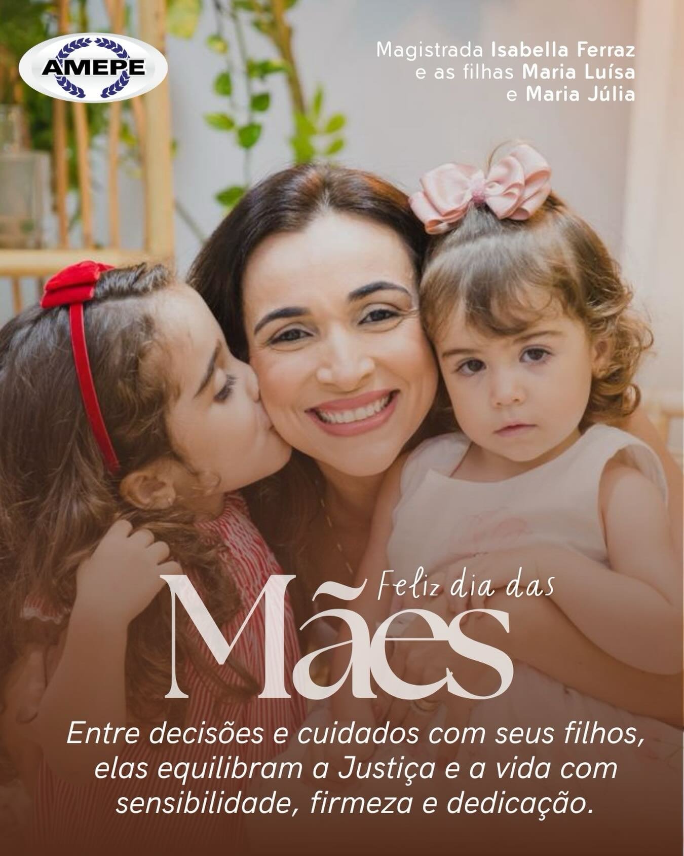 Conciliar a magistratura com a maternidade é um exercício diário de compromisso, empatia e coragem. As juízas associadas à AMEPE traduzem, em suas trajetórias, a força de quem cuida, decide e transforma realidades, dentro e fora de casa.
Feliz Dia das Mães! 💐