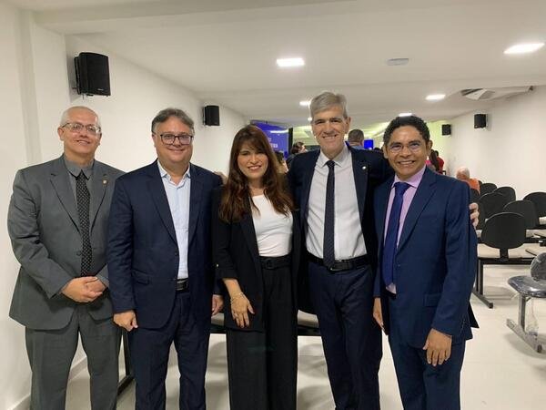 Imagem de capa - Juízes Marcelo Cabral e Júlio Olney são agraciados com título de Cidadão Carpinense | imagem 5 - Juízes Marcelo Cabral e Júlio Olney são agraciados com título de Cidadão Carpinense