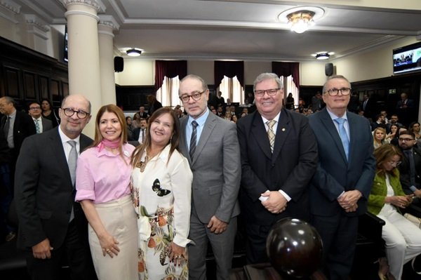 imagem de Capa - AMEPE parabeniza novas desembargadoras e desembargadores eleitos pelo TJPE