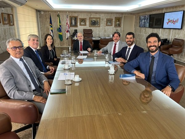 imagem de capa - Diretoria da AMEPE visita corregedor-geral da Justiça