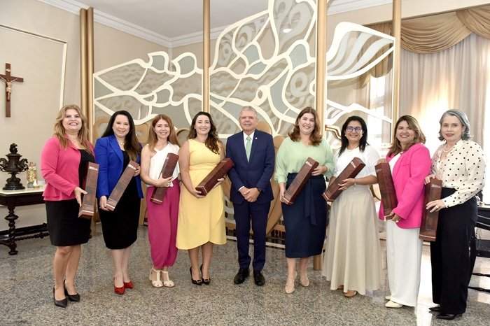 imagem de capa - Em café da manhã com presidente do TJPE, diretoras da AMEPE Mulheres dialogam sobre a participação feminina no Poder Judiciário