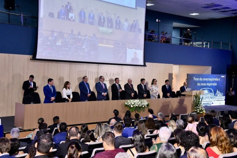 Novos juízes e juízas substitutos(as) do TJPE tomam posse