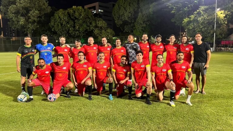 Amistoso de futebol marca abertura das atividades esportivas da AMEPE com integração entre magistrados