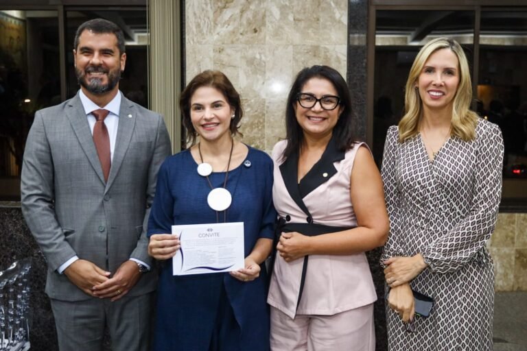 AMEPE entrega convite de posse a vice-governadora de PE