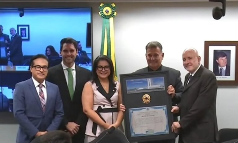 TJPE recebe moção de aplauso na Câmara dos Deputados; AMEPE prestigia a homenagem