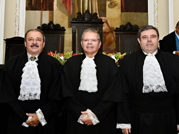 Imagem de Capa - TJPE realiza posse solene dos desembargadores Paulo Victor Vasconcelos de Almeida e Djalma Andrelino Nogueira Jr.