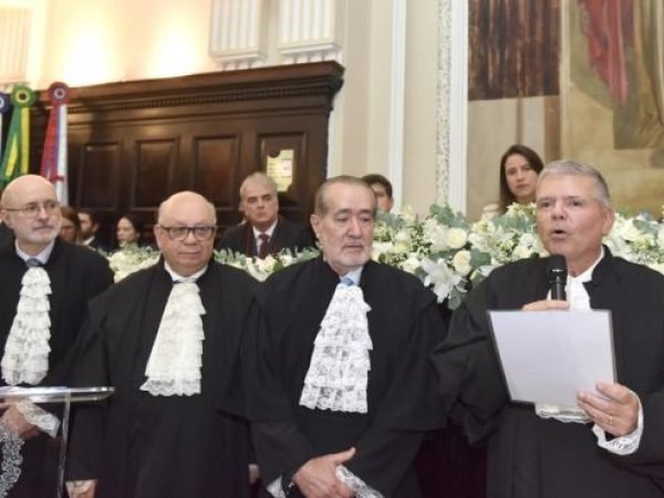 imagem de capa- AMEPE parabeniza nova Mesa Diretora do TJPE