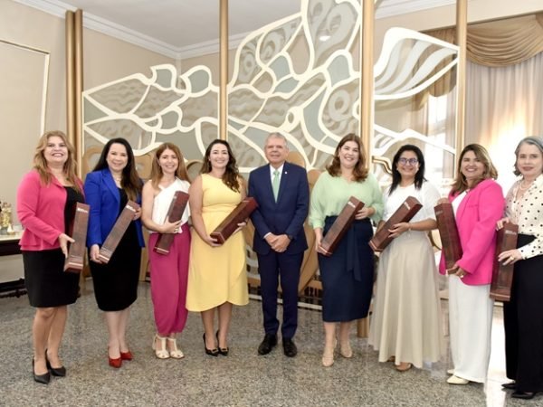 imagem de capa - Em café da manhã com presidente do TJPE, diretoras da AMEPE Mulheres dialogam sobre a participação feminina no Poder Judiciário