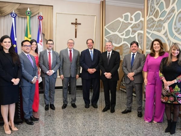 imagem de capa -Presidente da AMEPE acompanha visita institucional do ministro Luis Felipe Salomão ao TJPE