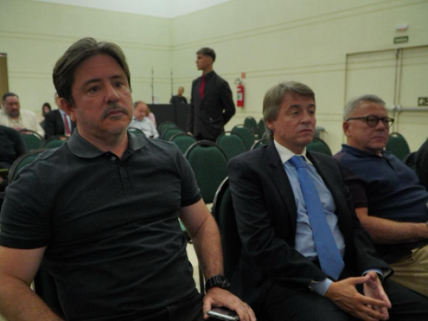 imagem de capa - Presidente da AMEPE representa a entidade na 5ª Reunião do Conselho de Representantes da AMB